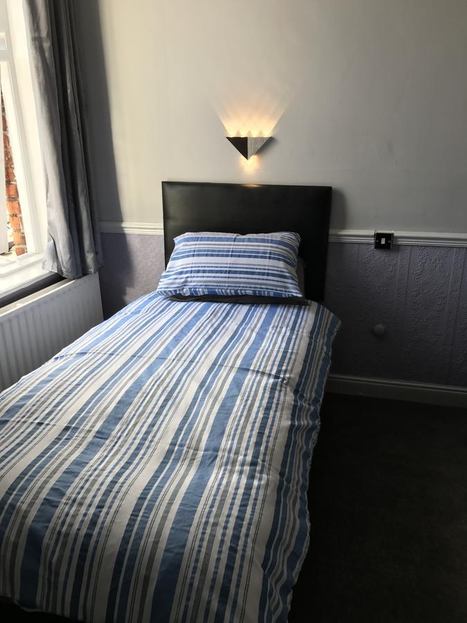 Hotel The Charles Dickens Wigan Zewnętrze zdjęcie